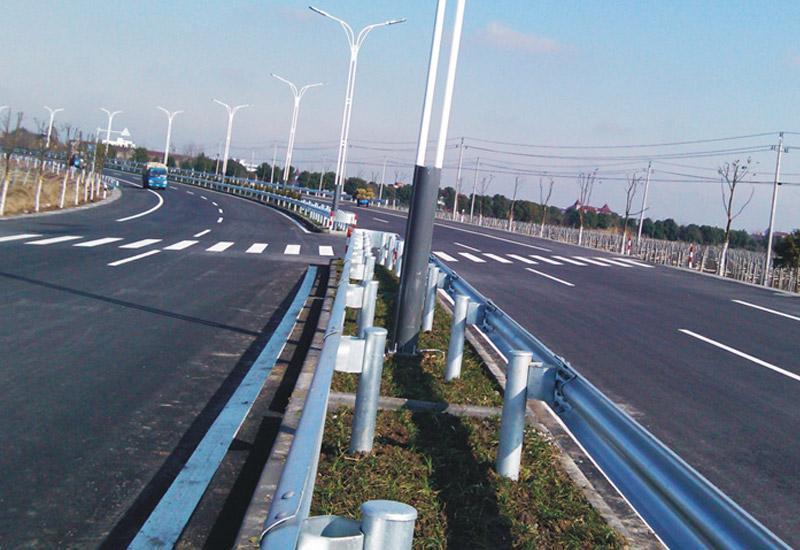 護欄板日常養(yǎng)護的重要性以及質(zhì)量如何把控